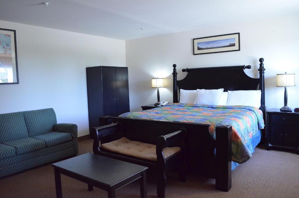 Knights Inn Quincy Room photo